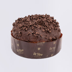 Panettone de Chocolate Pasticceria De Vivo 1kg entero, con cobertura de chocolate y virutas en la superficie, fotografía profesional en fondo blanco.