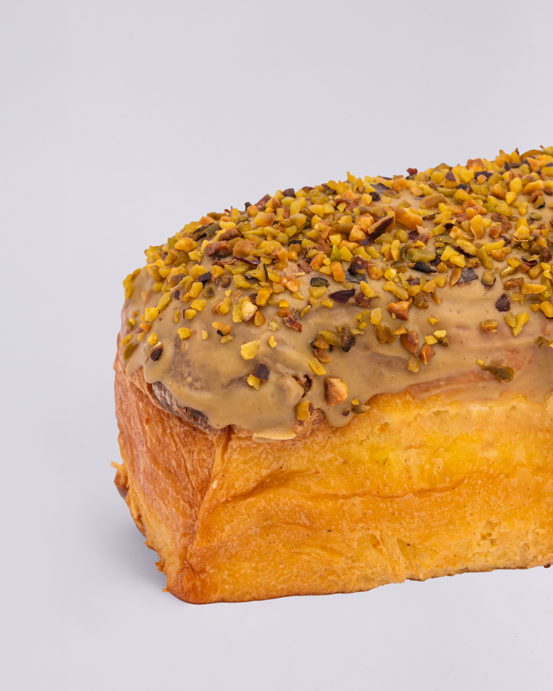 PanBauletto de Pistacho De Vivo – Detalle de Cobertura Detalle del PanBauletto de pistacho De Vivo 400 g con cobertura de crema y pistacho troceado