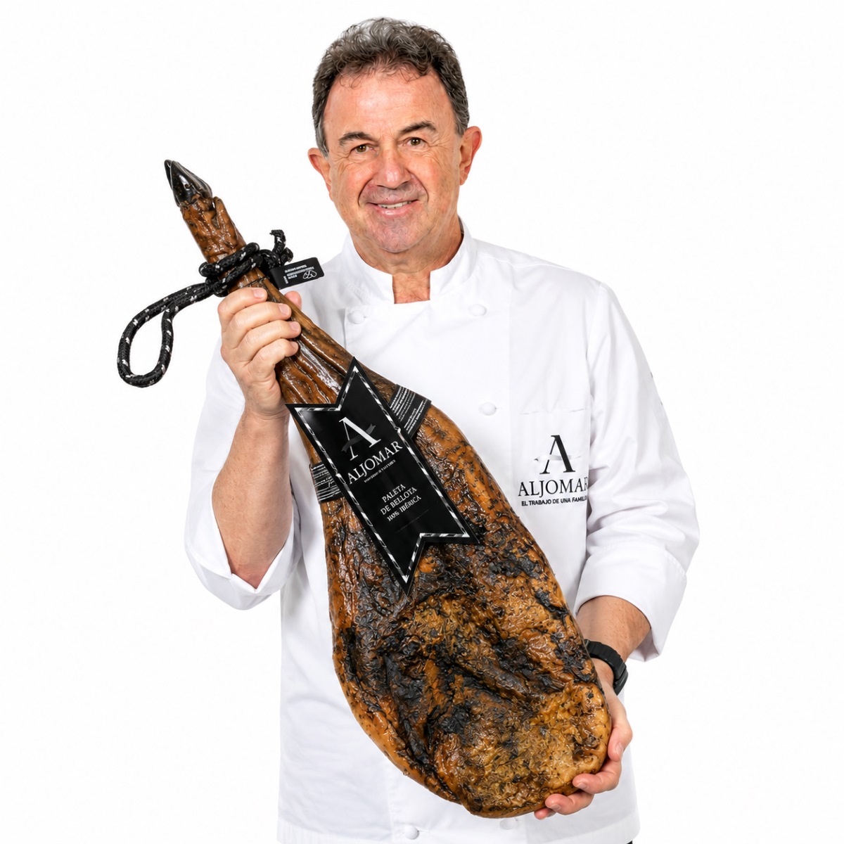 Paleta de Bellota 100% Ibérica Aljomar 5 kg con chef Chef sosteniendo Paleta de Bellota 100% Ibérica Aljomar 5 kg pieza entera