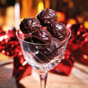 Cerezas con Grappa y Chocolate Negro 60% Bodrato 200 g servidas en copa