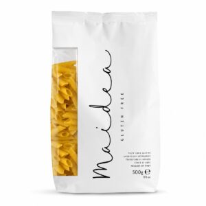 Penne rigate sin gluten Maidea 500 g en envase sobre fondo blanco