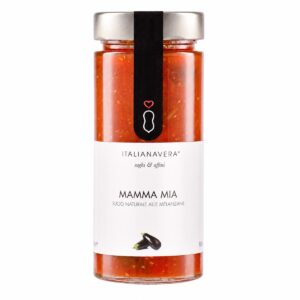 Salsa de tomate con berenjenas Mamma Mia Italianavera en tarro sobre fondo blanco