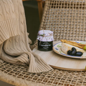 Aceitunas negras Bella di Cerignola Fratepietro en salmuera servidas para aperitivo