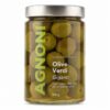 Aceitunas Verdes Dulces Italianas Agnoni 590 g en tarro de cristal sobre fondo blanco