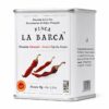 Pimentón Ahumado DOP La Vera Picante Finca La Barca 70 g en lata metálica sobre fondo blanco