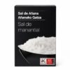 Sal de Manantial Sal de Añana en caja negra sobre fondo blanco
