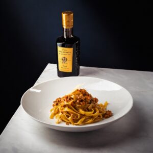 Vinagre Balsámico de Módena IGP Gold Malpighi 250 ml servido con pasta al ragú