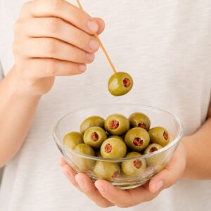 Aceitunas rellenas de tomate y anchoa Oliveri Piemonte 180 g servidas en bol