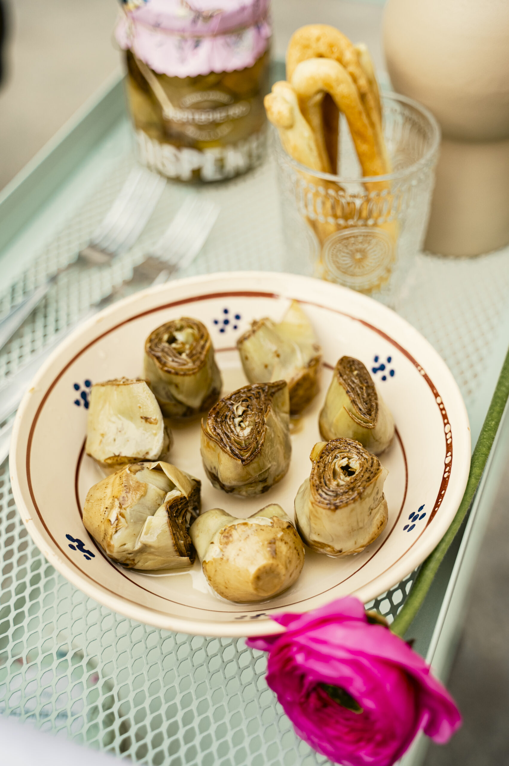 Corazones de Alcachofas en Aceite de Oliva · Fratepietro Corazones de alcachofas Fratepietro en aceite de oliva presentados en plato