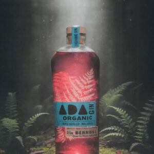 Organic Gin Berries ADA 70 cl, ginebra orgánica de frutos rojos en ambiente natural