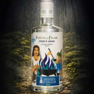 Orujo de Galicia Fonte do Frade 70 cl con indicación geográfica, botella en entorno natural gallego
