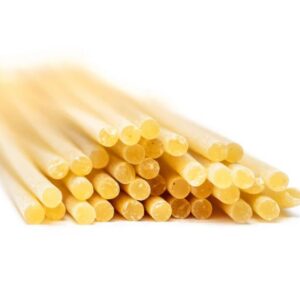 Pasta spaguetis Mancini vista en sección, detalle del corte y textura sobre fondo blanco