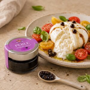 Perlas de vinagre balsámico de Módena IGP Acetaia Malpighi con burrata, tomate cherry y albahaca