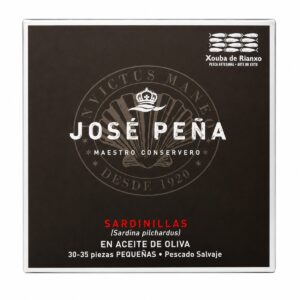 Sardinillas en aceite de oliva José Peña Edición Especial 30-35 piezas en estuche negro sobre fondo blanco