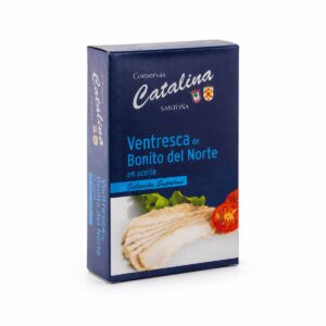 Ventresca de bonito del norte en aceite de oliva Conservas Catalina en estuche azul sobre fondo blanco