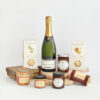 Cesta gourmet con foie gras, Champagne Guy de Chassey, crackers artesanales y mermeladas premium – regalo gourmet de lujo.