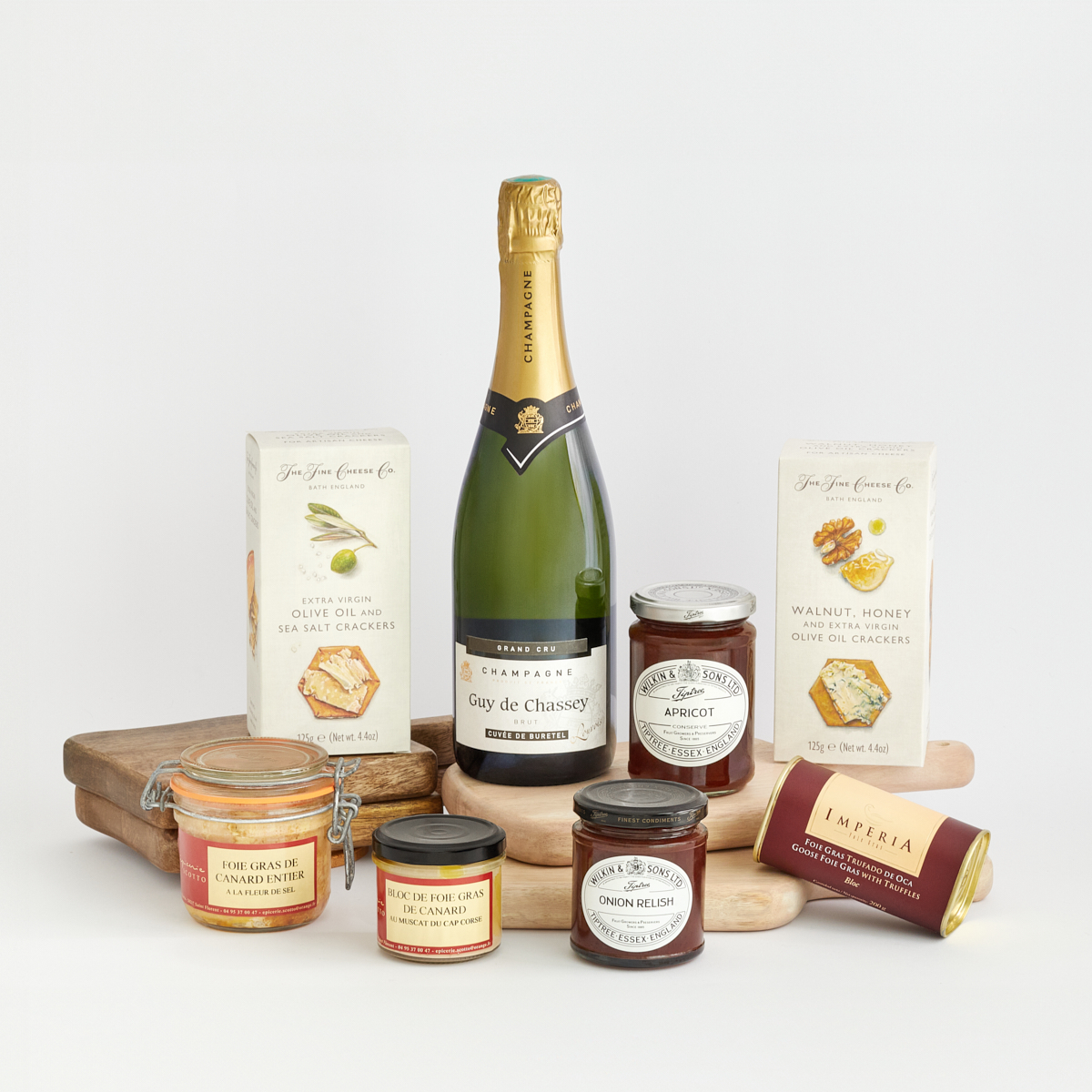 Cesta gourmet foie gras y Champagne Guy de Chassey Cesta gourmet con foie gras, Champagne Guy de Chassey, crackers artesanales y mermeladas premium – regalo gourmet de lujo.