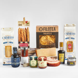 Lote gourmet de pasta italiana con salsas, aceite y queso parmesano
