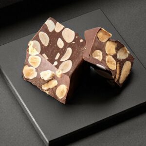 Turrón de chocolate con almendra calidad suprema García Sirvent, elaboración artesanal