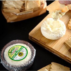 Queso Saint-Marcellin IGP Le Chartreuxin 80g francés de leche de vaca con textura cremosa para untar