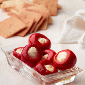 pimientos italianos rellenos de queso fresco de cabra oliveri piemonte aperitivo gourmet presentacion en plato