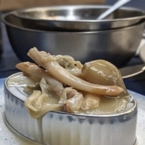 Navajas de las Islas Cíes en aceite de oliva, conserva gourmet con navajas seleccionadas