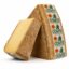 Queso Comté 24 meses AOC en cuña con etiqueta oficial sobre fondo blanco