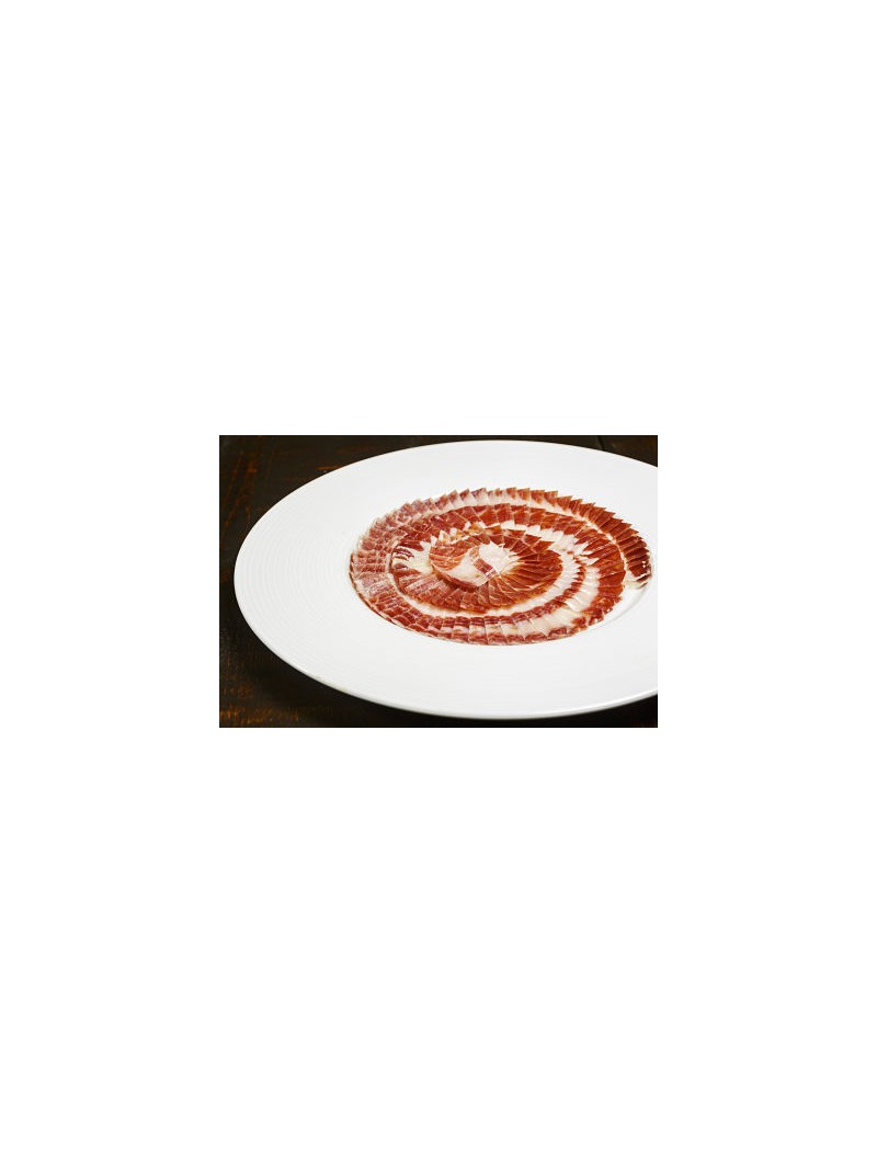 Jamón de Bellota 100% Ibérico – Presentación en Plato Corte a Cuchillo Jamón de bellota 100% ibérico cortado a cuchillo y presentado en plato