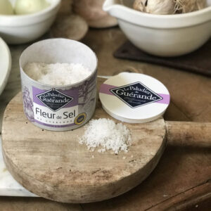 flor de sal de guérande le paludier en cuenco uso en cocina gourmet sal artesanal francesa