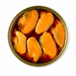 Mejillones fritos en escabeche de las rías gallegas Rosa Lafuente 6 piezas en lata abierta sobre fondo blanco