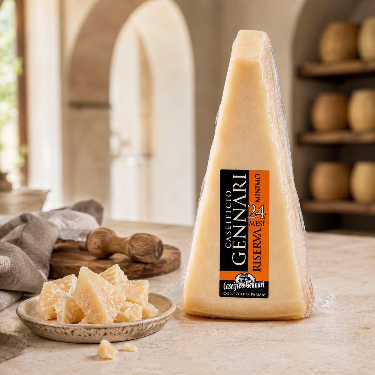 Parmigiano Reggiano DOP 24 Meses Caseificio Gennari servido en trozos Parmigiano Reggiano DOP 24 meses Caseificio Gennari con trozos de queso