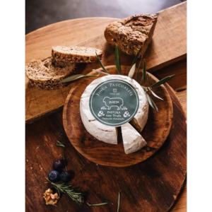 Queso de oveja con trufa Pastura Mini Finca Pascualete en tabla rústica