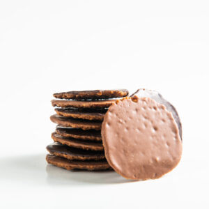 Detalle moscovitas clásicas almendra con cobertura de chocolate