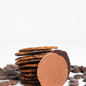 Moscovitas clásicas con cobertura de chocolate y almendra