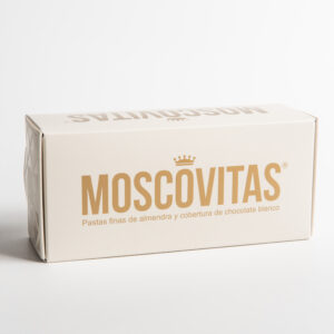 Imagen principal de las Moscovitas de Almendra con Chocolate Blanco 160 g. Finas pastas artesanas elaboradas con almendra seleccionada y recubiertas con suave chocolate blanco. Textura crujiente, sabor delicado y perfil más dulce y cremoso. Presentación elegante, ideal para regalo gourmet o acompañar café y vino espumoso.