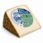 Queso de cabra curado con romero Tío Resti en cuña sobre fondo blanco