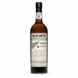 Vermut Blanco Reserva Valsangiacomo en botella sobre fondo blanco