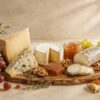 quesos españoles gourmet artesanales con uvas nueces y membrillo