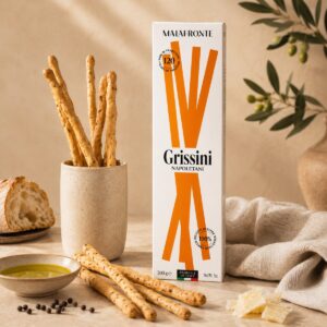 Grissini Italianos Napolitanos con Pimienta Negra Malafronte servidos en vaso junto a estuche, aceite de oliva, pan y parmesano