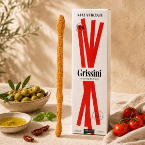 Grissini Mediterráneos Malafronte con aceite de oliva y tomate seco en escena de aperitivo con aceitunas, tomates y aceite de oliva