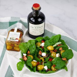 Aceitunas gordal con pimentón Finca La Barca servidas en ensalada