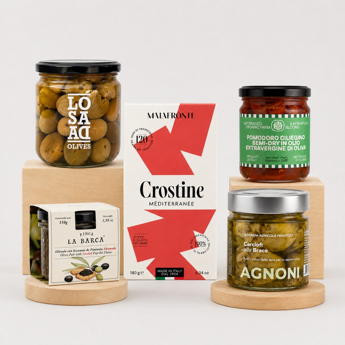 Cesta Aperitivo Gourmet Sin Alcohol Cesta Aperitivo Gourmet Sin Alcohol con aceitunas, crostine, tomates semisecos, alcachofas y olivada