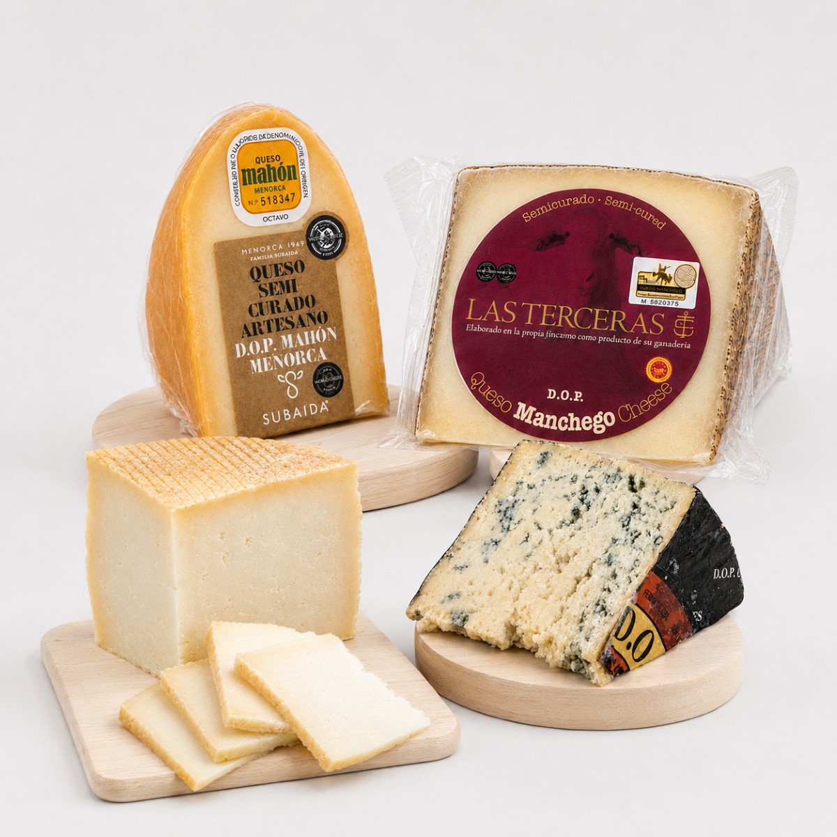 Selección Gourmet de Quesos Españoles · 4 Productos Selección Gourmet de Quesos Españoles 4 productos con Mahón, Manchego, queso curado y queso azul