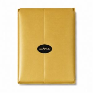 Caja de Regalo para 3 Botellas AGÁPICO cerrada con acabado dorado y sello negro