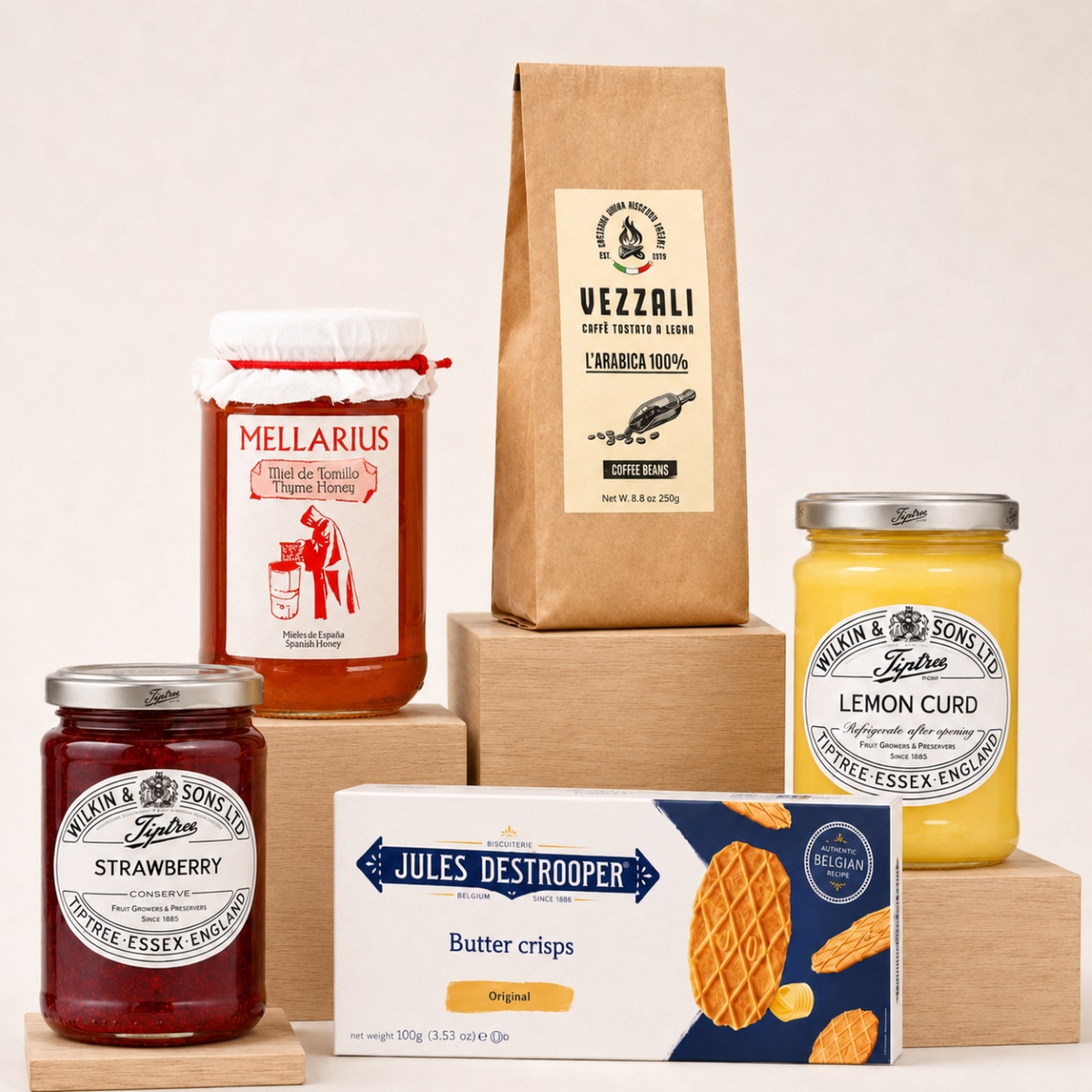 Cesta Corporativa Desayuno Gourmet sin Refrigeración · 5 Productos Cesta Corporativa Desayuno Gourmet sin Refrigeración 5 productos con café Vezzali, miel de tomillo, mermelada, lemon curd y galletas