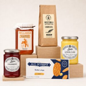 Cesta Corporativa Desayuno Gourmet sin Refrigeración 5 productos con café Vezzali, miel, mermelada Tiptree, lemon curd y galletas Jules Destrooper
