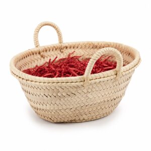 Cesta de mimbre vacía para regalo gourmet AGÁPICO con relleno rojo vista lateral