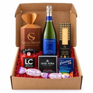 Cesta de Navidad Tradición Española AGÁPICO con 6 productos gourmet, cava, conservas y dulces en caja de regalo con relleno rojo