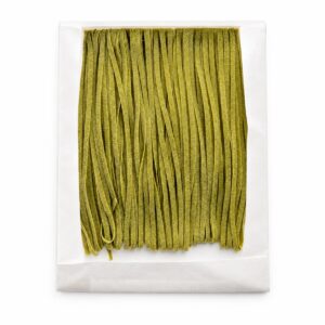 Fettuccine di Campofilone con Espinacas Deci’Ova 250 g con detalle de la pasta verde